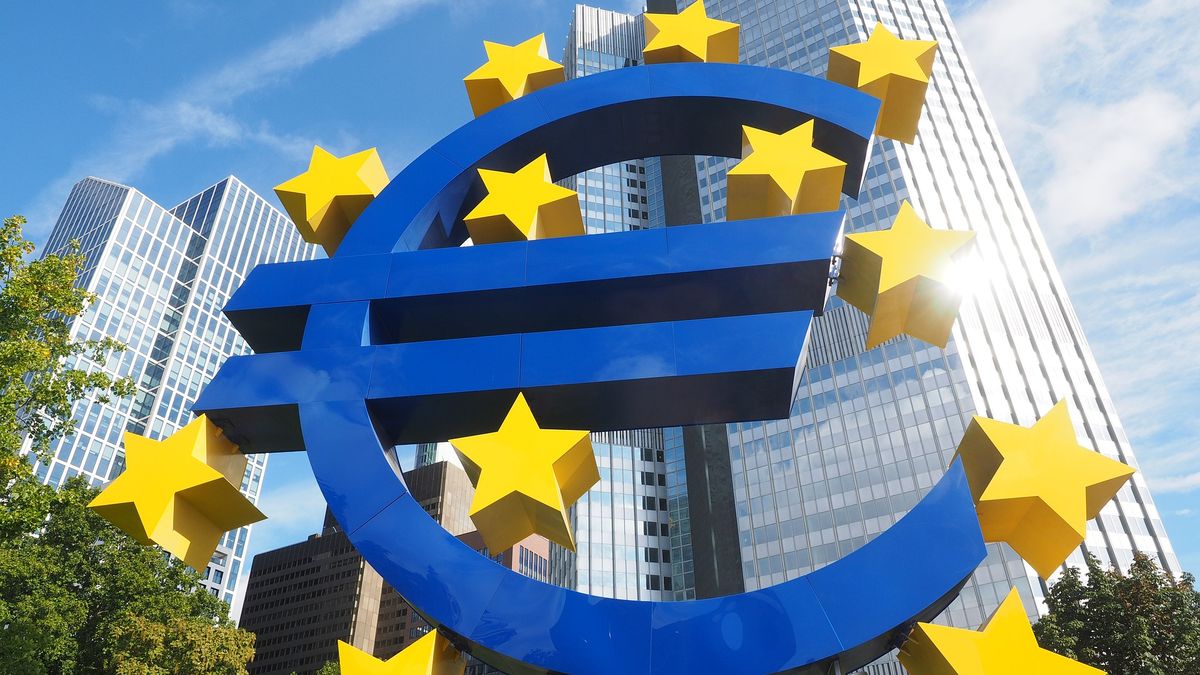 Podpora eurozóny bude trvat déle, naznačila ECB. Sazby ještě dlouho nezmění